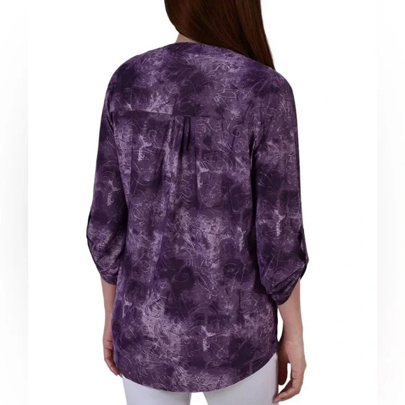 🚨New Notations Women's 3/4 Roll Tab Sleeve Y-Neck Top - Picture 2 of 5